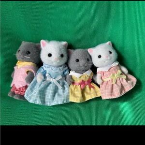 Calico Critters Persian Cat family lot
Dawn Lucas, Lyra, Skye